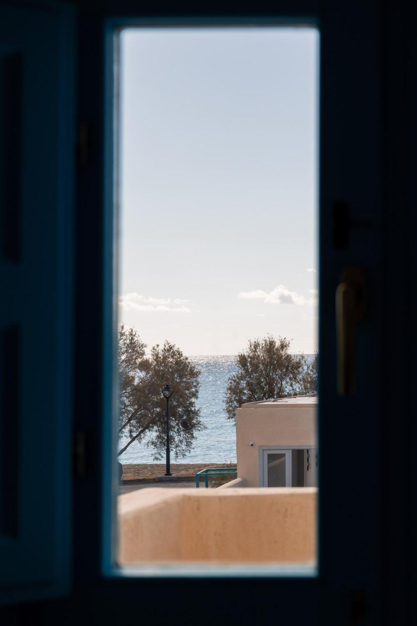 ホテル Perissa Bay エクステリア 写真