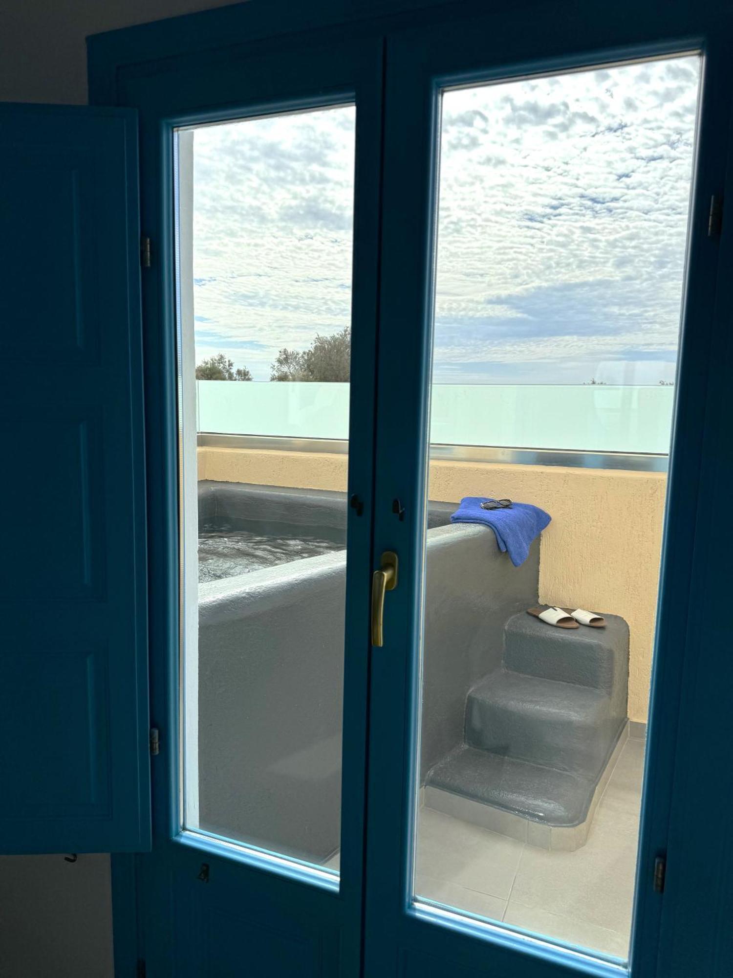 ホテル Perissa Bay エクステリア 写真